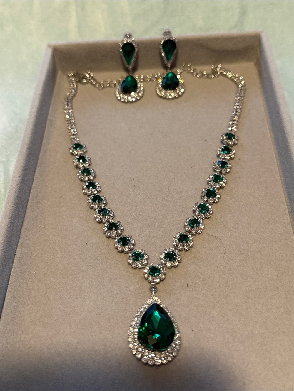 Emerald Teardrop Crystal Necklace and Earrings Set - Green